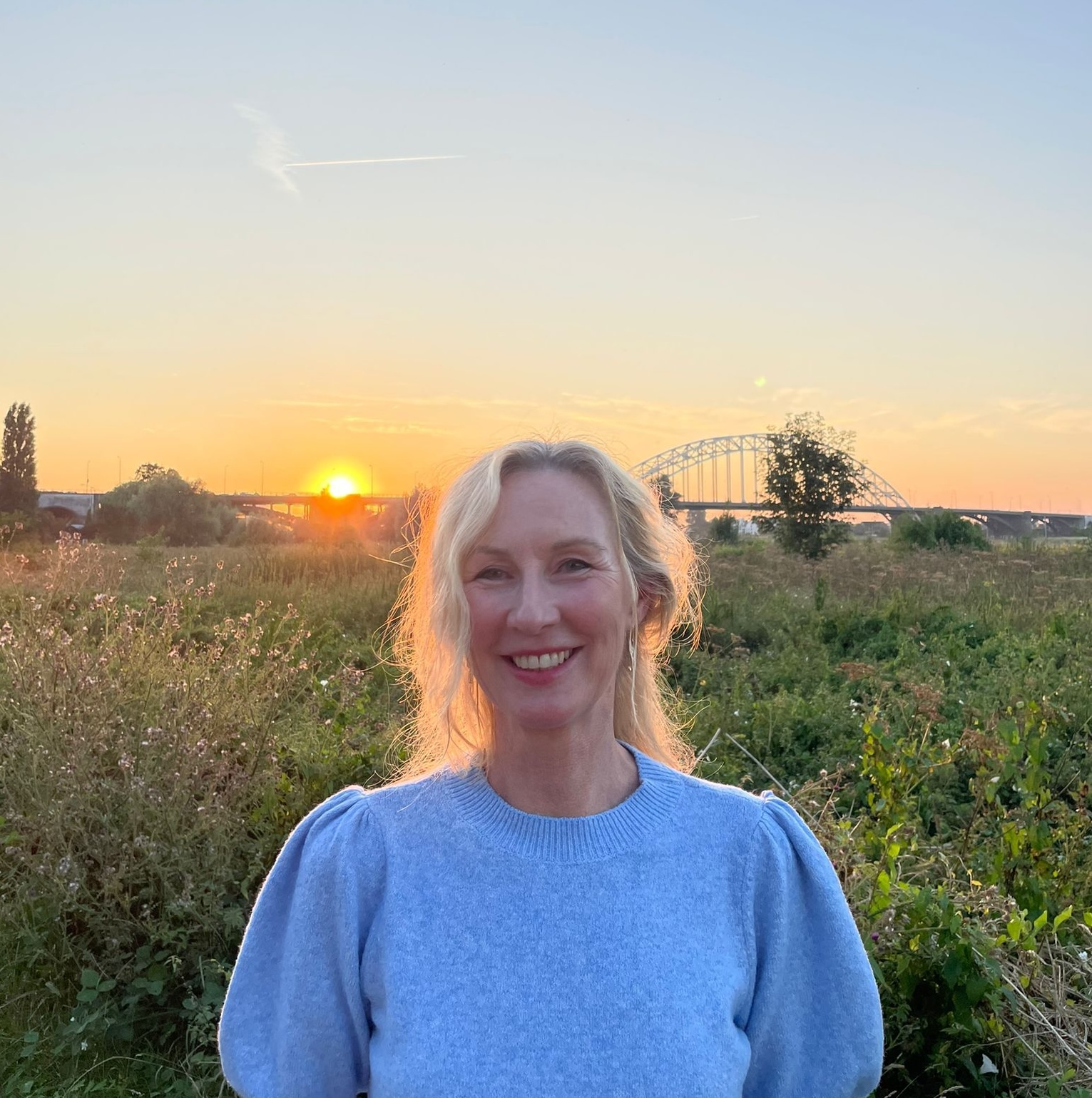 Esther Cley ervaren in fysiotherapeut, gezondheids- en bewegingswetenschappen ben ik gespecialiseerd in de natuurlijke lichaamshouding